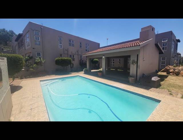 2 BEDROOM TOWNHOUSE FOR SALE IN OAKDENE